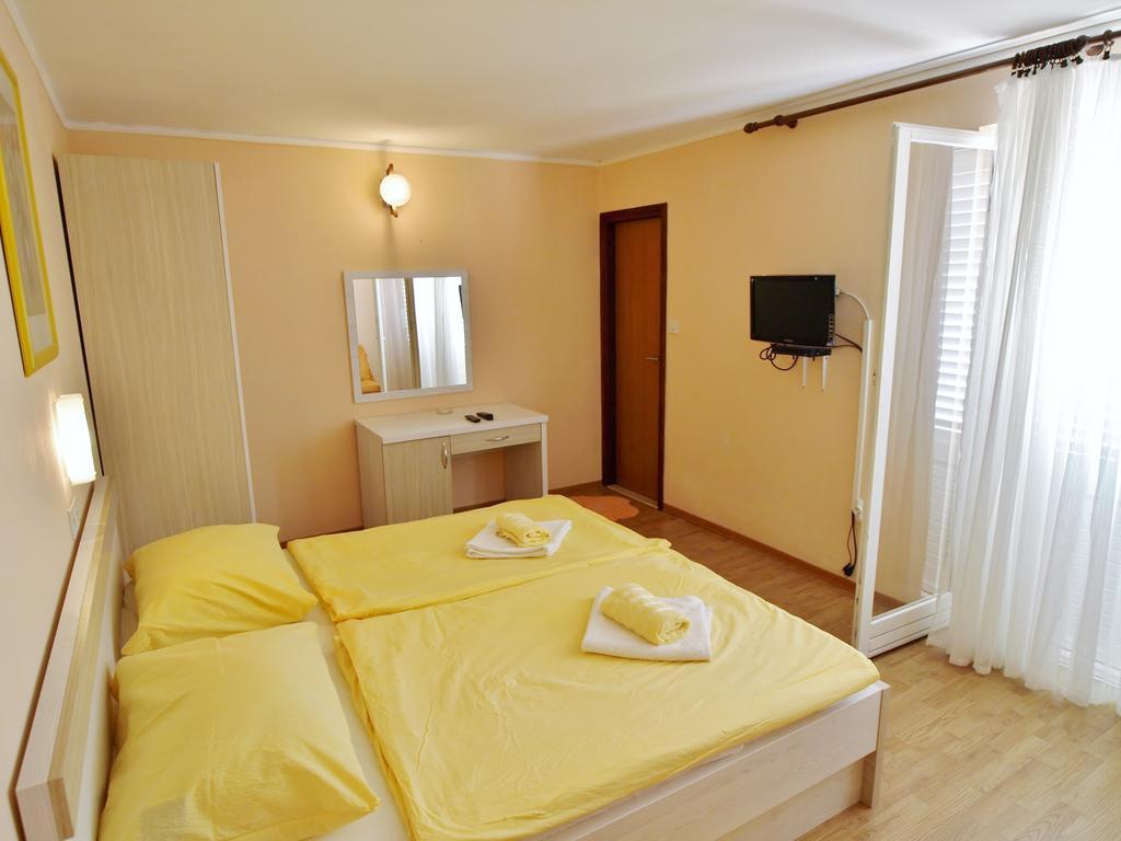 Guest House Sandra Ραμπ Εξωτερικό φωτογραφία
