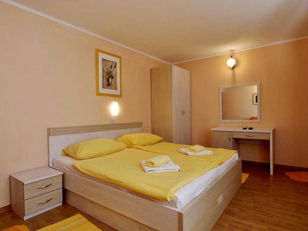 Guest House Sandra Ραμπ Εξωτερικό φωτογραφία