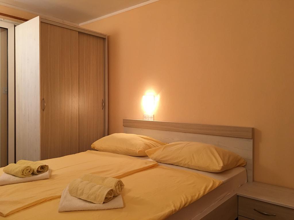 Guest House Sandra Ραμπ Εξωτερικό φωτογραφία