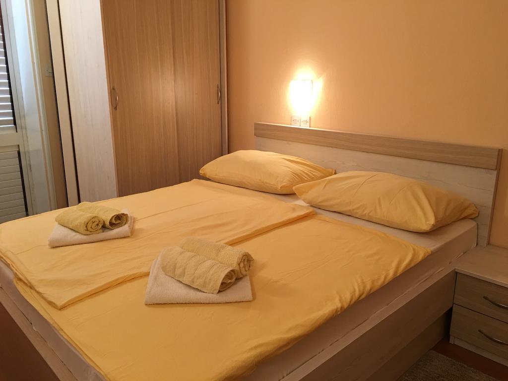 Guest House Sandra Ραμπ Εξωτερικό φωτογραφία