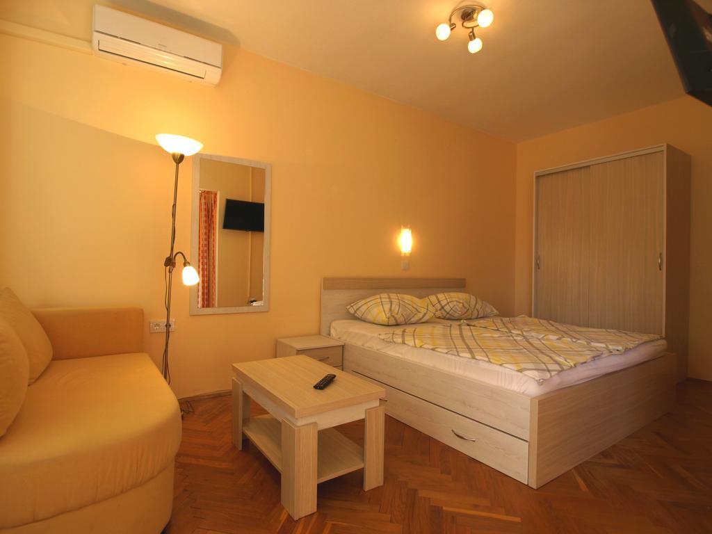 Guest House Sandra Ραμπ Εξωτερικό φωτογραφία
