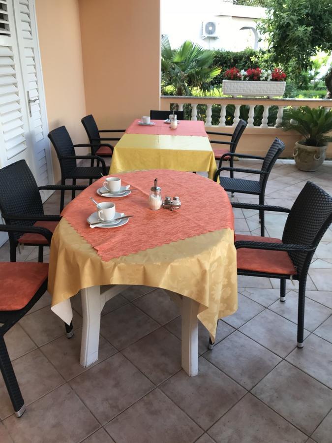 Guest House Sandra Ραμπ Εξωτερικό φωτογραφία